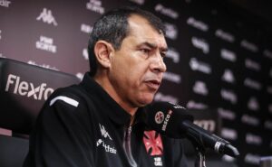 fábio carille vê volante do maricá projetar confronto diante do vasco pelo carioca