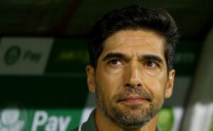 emiliano martinez aparece na arena barueri em derrota do palmeiras para o novorizontino