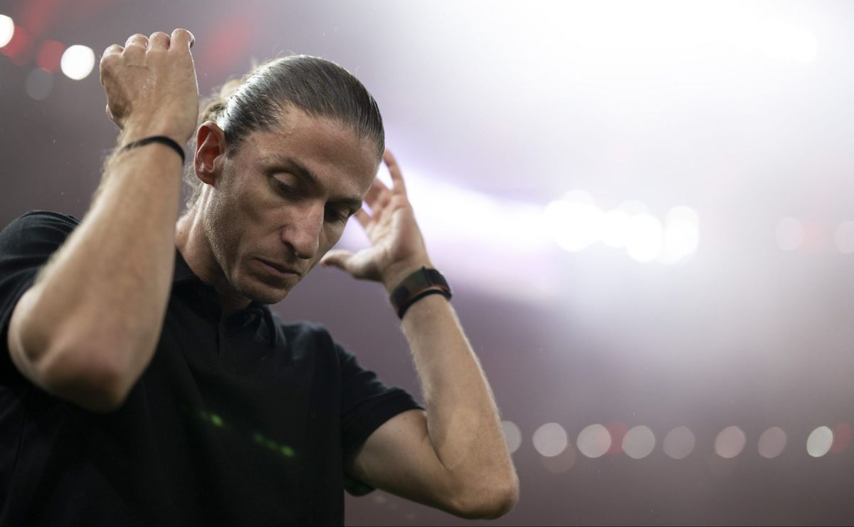 filipe luís aprova e flamengo terá novo zagueiro para 2025 após carbone se sair bem na fc series