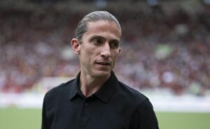 filipe luís muda de ideia e deve mandar embora meia atacante lorran, jovem que negocia com o cska 