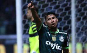 rony de saída do palmeiras pode acontecer após decisão de pedro caixinha no santos