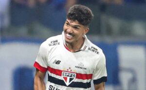 são paulo rejeita proposta de r$ 56 milhões do porto pelo atacante william gomes