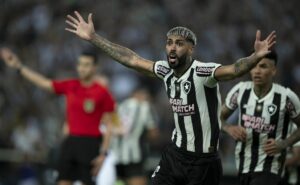 torcida manda a real para barboza após lance polêmico com cartão amarelo no clássico: “inacreditável isso!”