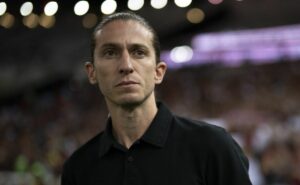 filipe luís elogia a chegada de juninho e destaca impacto positivo no flamengo: "elevar o nível"