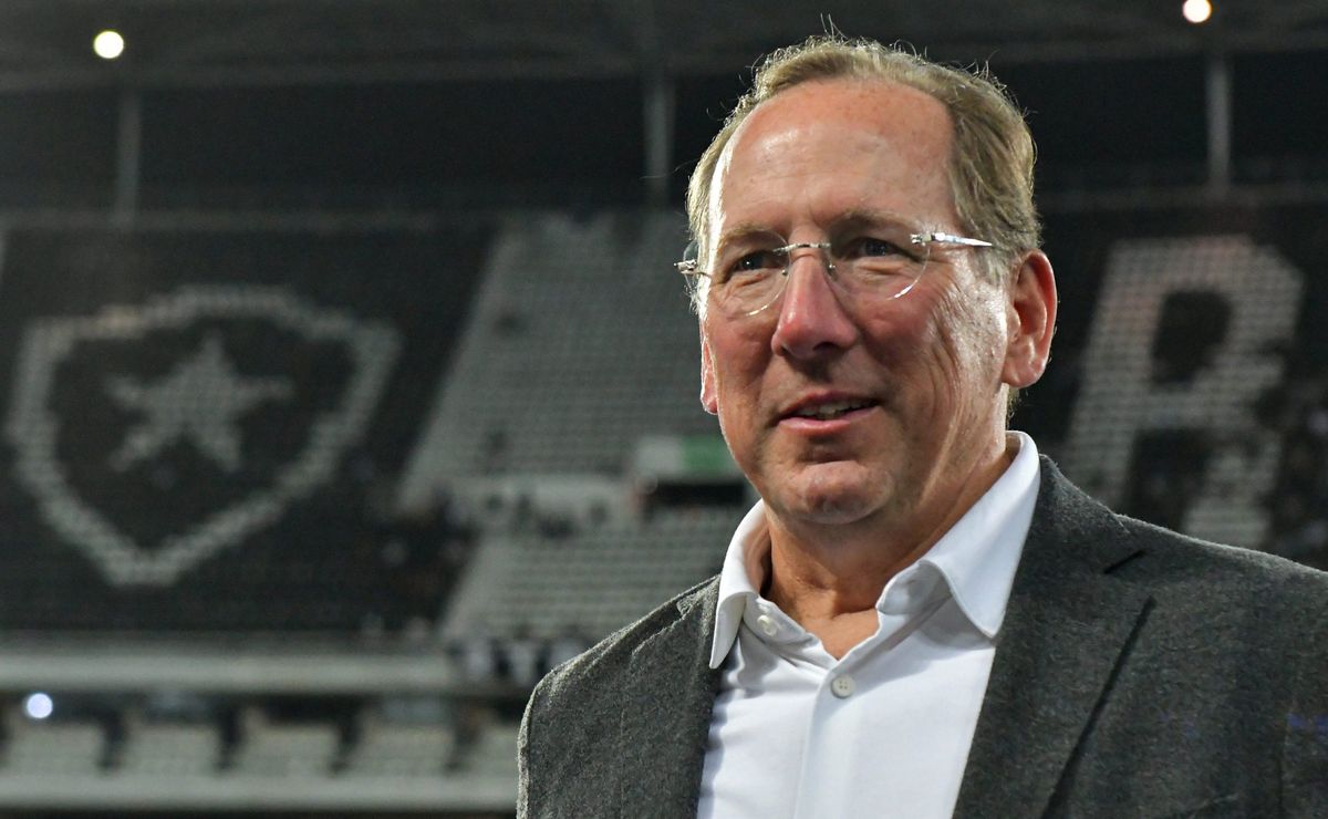 botafogo de john textor decide contratar novo atacante por r$ 62 milhões e artur pode ser reforço