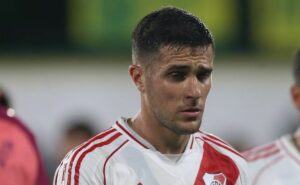 ex internacional, bustos vive situação indesejada no river plate e torcida repercute