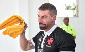 jornalista crava chegada de dois reforços da europa para o vasco de pedrinho