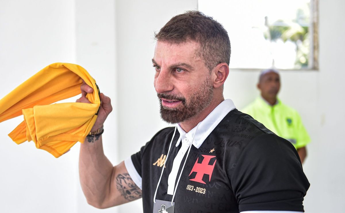 jornalista crava chegada de dois reforços da europa para o vasco de pedrinho