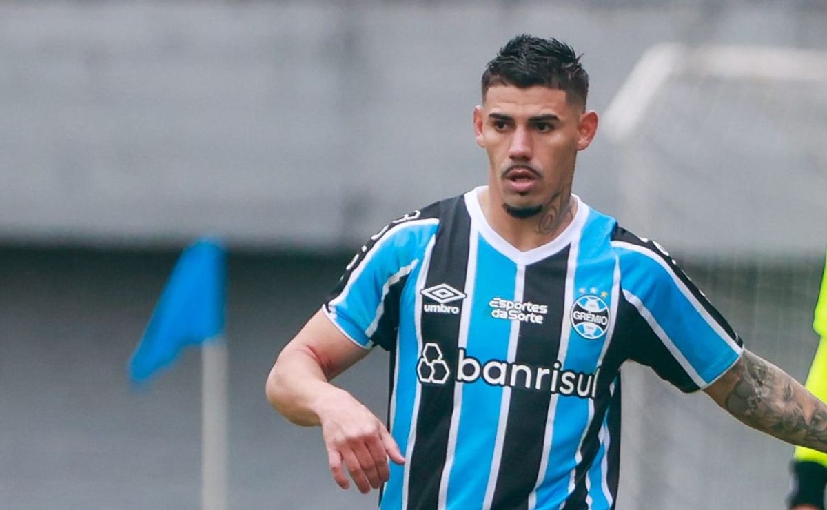 grêmio recebe proposta por mayk, mas não aceita negociar o lateral