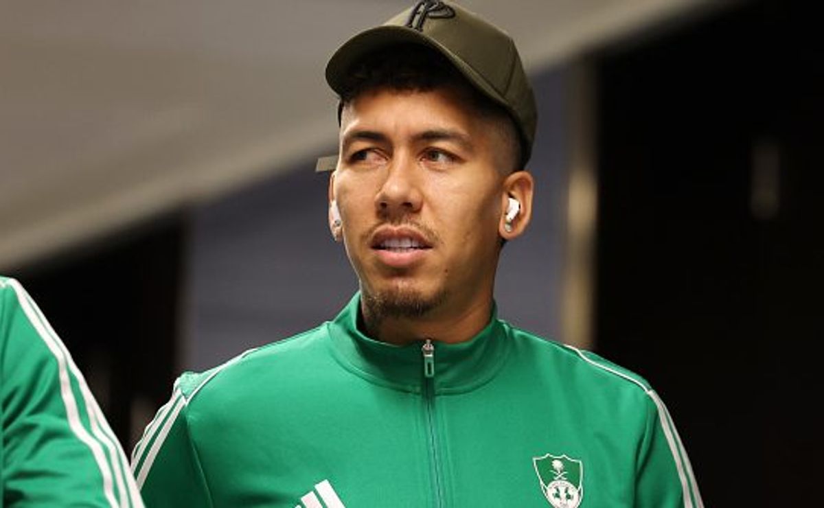 roberto firmino finalmente decide sobre jogar no flamengo e deixar o al ahli imediatamente