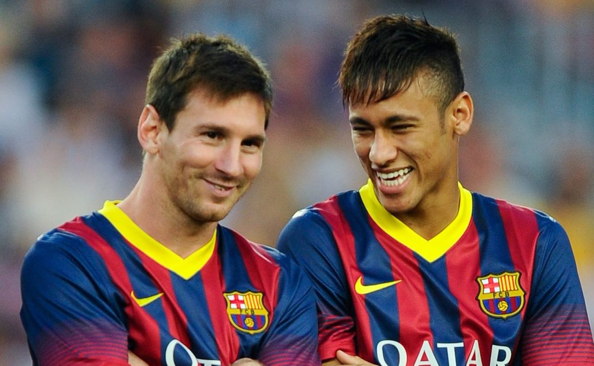 neymar chamando messi para jogar no santos é imediatamente sugerido e aprovado pela torcida