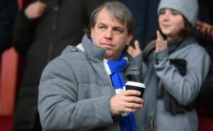 dono do chelsea, briga com arsenal para contratação de titular do santos e proposta por chermont deve chegar em breve 