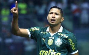 pedido de rony para acertar com fluminense vaza e agita bastidores do palmeiras