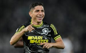 savarino abre o coração e comemora um ano de sua chegada ao botafogo: “feliz por cada momento vivido aqui”