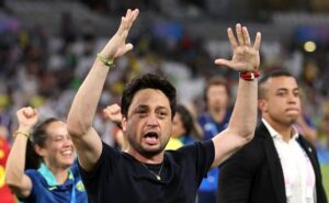 arthur elias é aclamado como melhor treinador do futebol feminino e torcida dispara: "melhor que dorival"