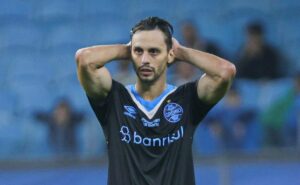 1 ano após deixar o flamengo, rodrigo caio está assinando com clube da série b 