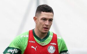 leila pereira decide assinar com craque por 5 anos e palmeiras vai renovar contrato de aníbal moreno