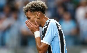 botafogo tem problema em negociação por bitello e pode levar chapéu de rival brasileiro