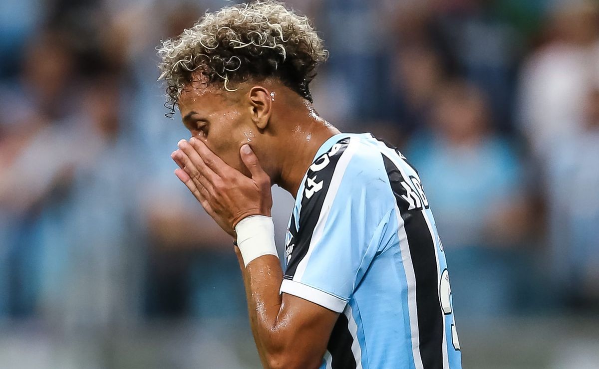 botafogo tem problema em negociação por bitello e pode levar chapéu de rival brasileiro