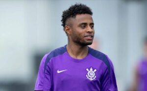 escalação do corinthians: ramón díaz esboça mudanças, barra memphis depay e diego palacios pode ser titular