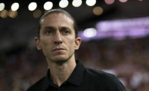 flamengo de filipe luís 'vence' o santos e danilo escolhe assinar com os cariocas caso volte ao brasil