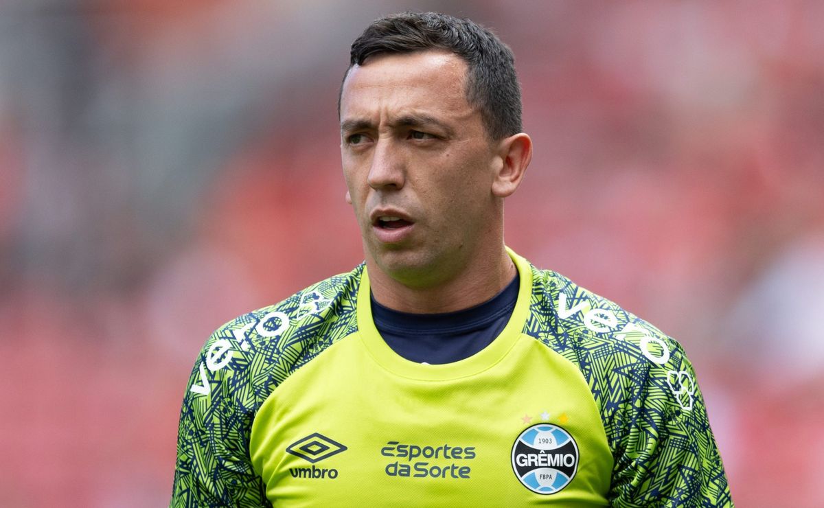 grêmio decide contratar substituto de marchesín e faz lista com tiago volpi, keylor navas e grohe