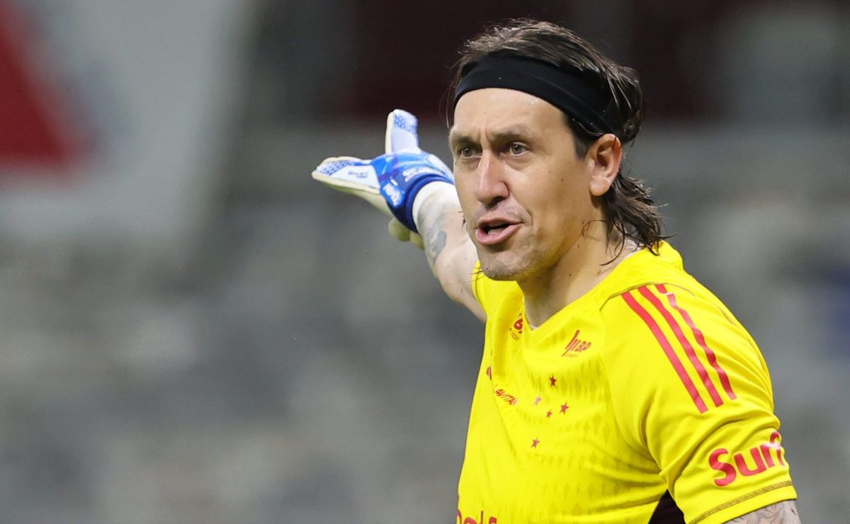 cássio discute com torcedor do cruzeiro após derrota e cita fábio: “sem faltar com respeito”