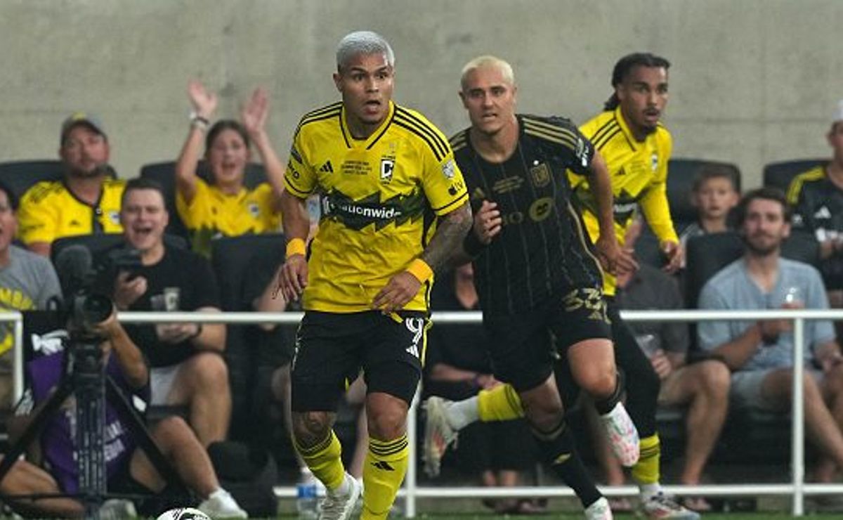 torcida do botafogo manda a real sobre cucho hernández, destaque da mls e alvo do clube