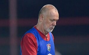 mano menezes não utilizou reforço de r$ 20 milhões no fluminense ainda na temporada