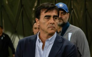 gustavo quinteros coloca como urgente a chegada de um ponta no grêmio 