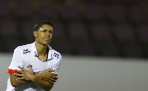 ryan francisco passou por rivais antes de conseguir destaque na base de cotia