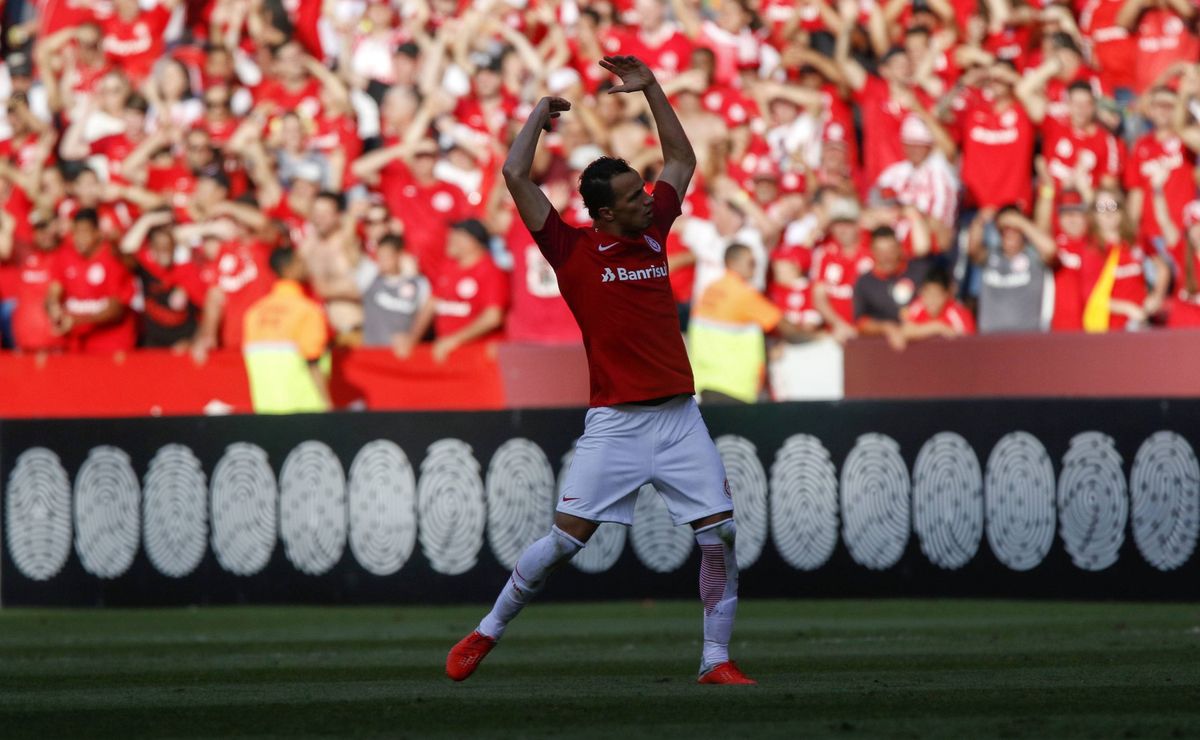 internacional veta chegada de leandro damião e empresário do centroavante confirma: "aposentadoria"