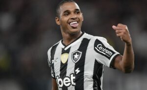 botafogo amplia freguesia do fluminense e engata sete vitórias seguidas