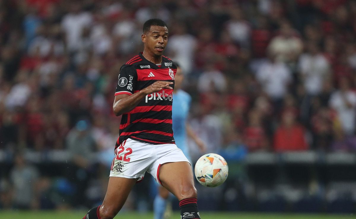 fora dos planos do flamengo, farense de portugal tenta a contratação de carlinhos