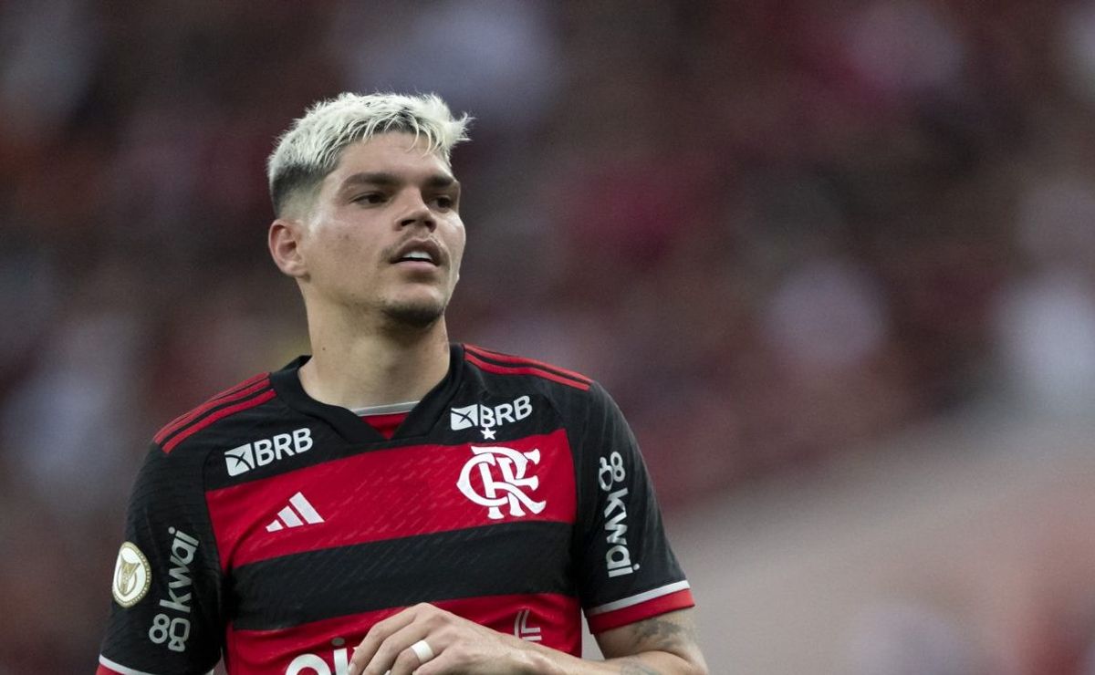 grêmio faz proposta irrecusável para tirar ayrton lucas do flamengo