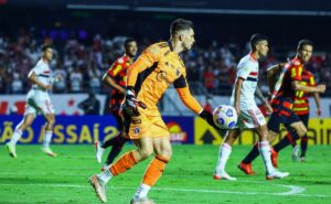 experiência e jogo com os pés foram essenciais para contratação de tiago volpi no grêmio