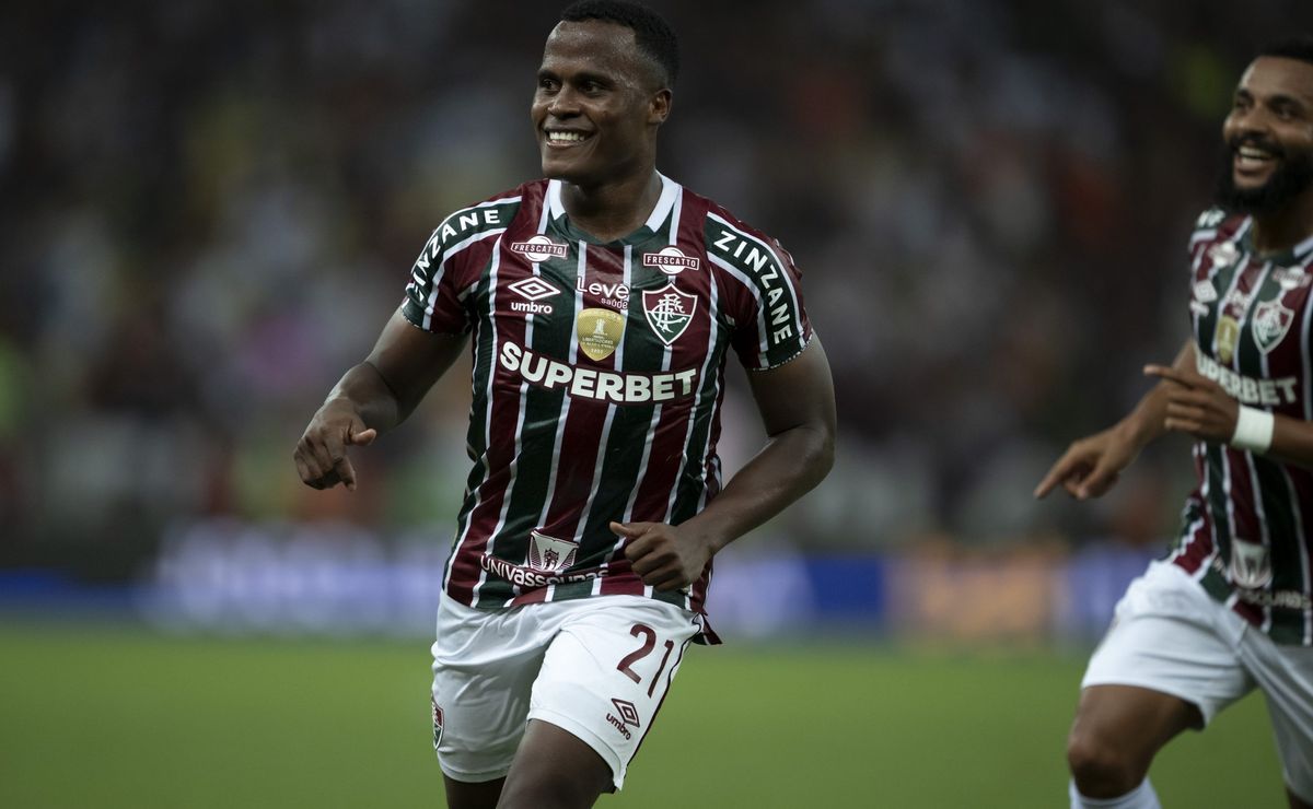 recuperado de um desconforto, arias viaja com o fluminense e pode estrear em 2025 contra o madureira