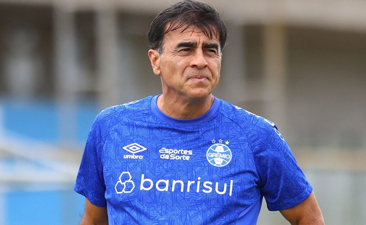 gustavo quinteros toma decisão imediata no grêmio e vai utilizar cristian pavón em 2025