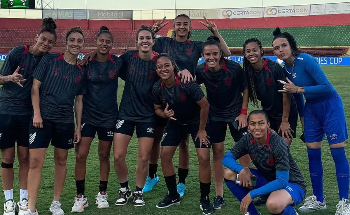 athletico pr toma atitude inesperada com a equipe feminina e torcida reage: "simplesmente vergonhoso!"