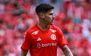 internacional recebe proposta do tigres mex por rômulo e barcellos faz ligação para vender o volante