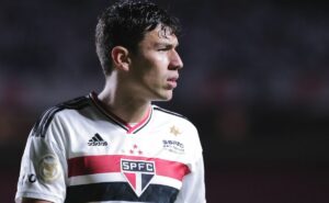 ferraresi recebe mais uma proposta para deixar o são paulo e talleres é o interessado