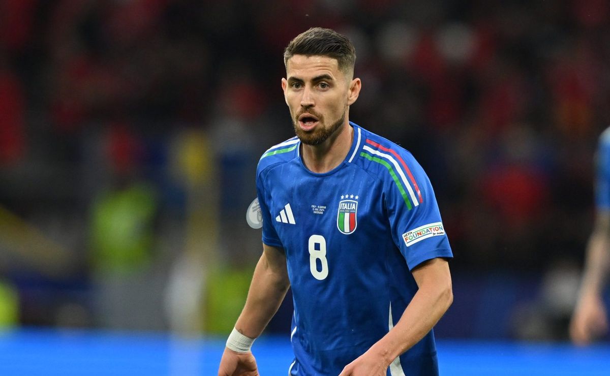 flamengo e jorginho acertam contrato até 2028 com 2º maior salário do elenco 