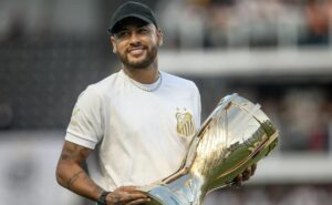 al hilal confirma a saída de neymar e atacante tem caminho livre para assinar com o santos