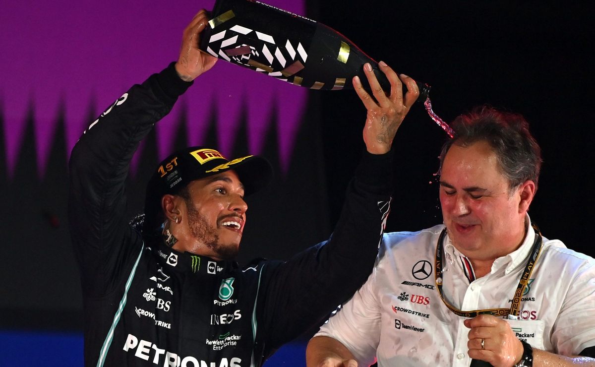 ron meadows elogia lewis hamilton como o piloto mais respeitoso com quem trabalhou