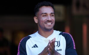 flamengo decide assinar com danilo e filipe luís ajuda o mengão na contratação do medalhão