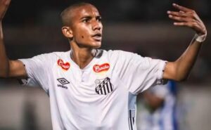 juninho, filho de robinho, é convocado por pedro caixinha no santos e treina com os profissionais