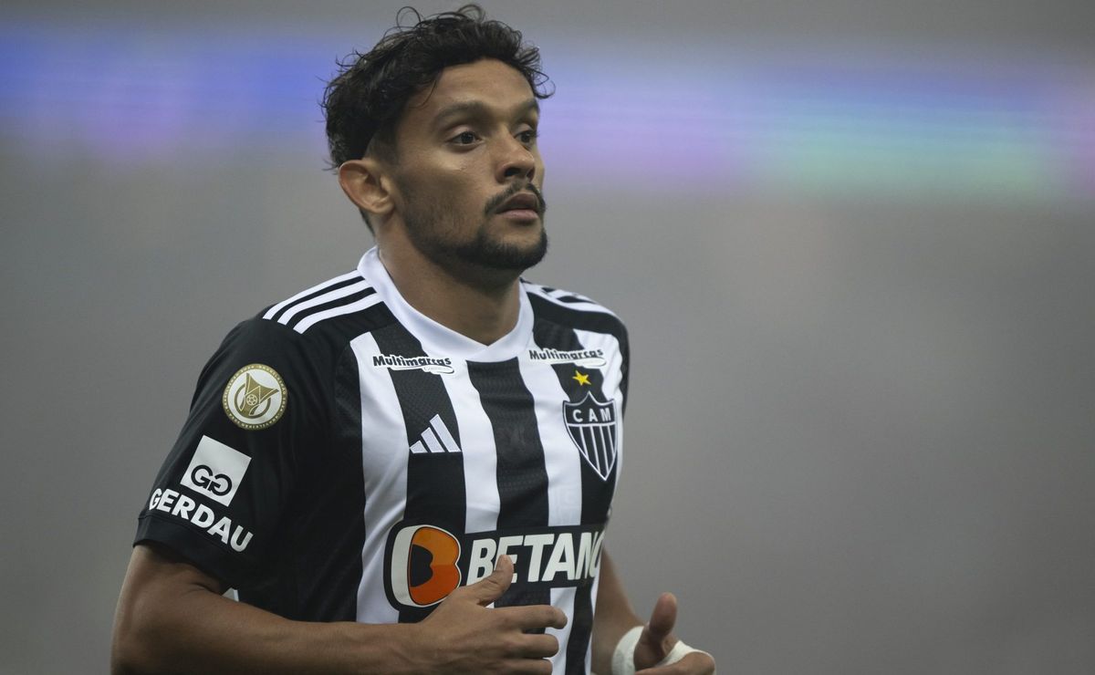 saída do paulinho ao palmeiras faz atlético mg tomar decisão envolvendo gustavo scarpa