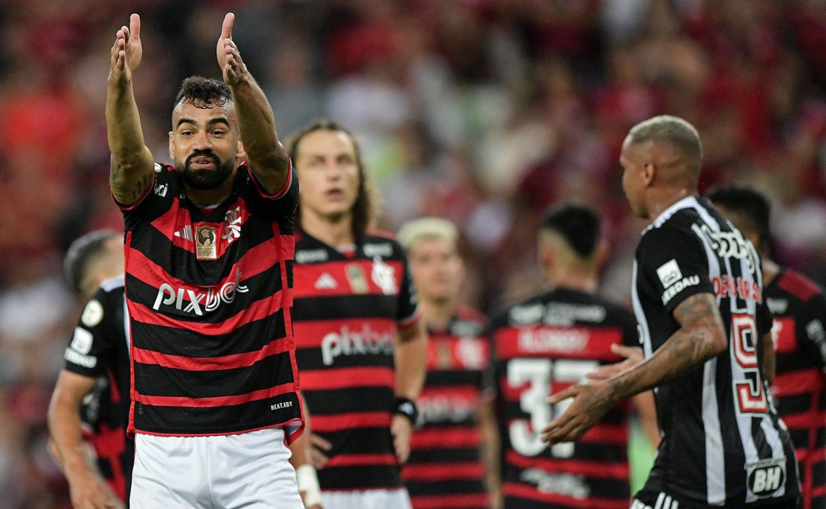 fabrício bruno, ex flamengo, protagoniza lance bizarro e inicia mal no cruzeiro de gabigol