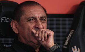 félix torres não jogou em 2025 e perde espaço com ramón díaz no corinthians após lesão pelo equador