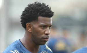 pedro caixinha decide futuro de gil após 'confusão" sobre a inscrição do zagueiro no paulistão